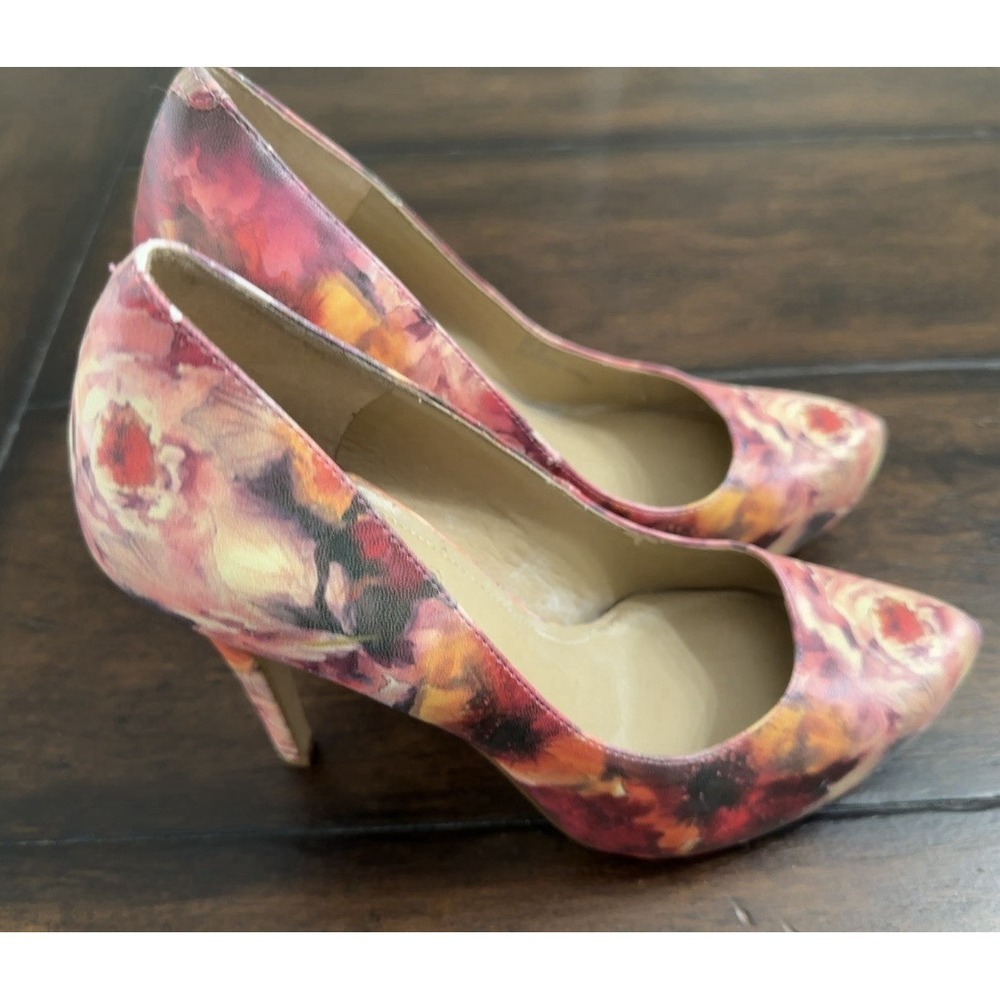 BCBGeneration Floral Pumps Heel Size 8M Pointed Toe‎ Classic Multicolor